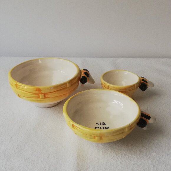 Vintage Beehive Stacking Measuring Cups - Picture 7 of 9